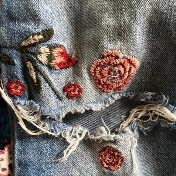 Mudd Embroidered skinny jeans 7  & Bonus - Picture 8 of 9